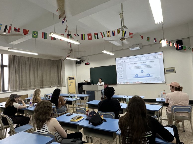 对照阅读英国暑期图灵计划交流团结营仪