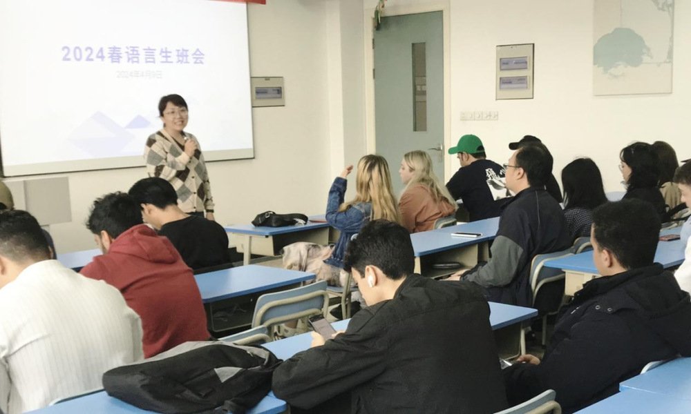 汉语教研室主任王晓慧老师通过调查问卷