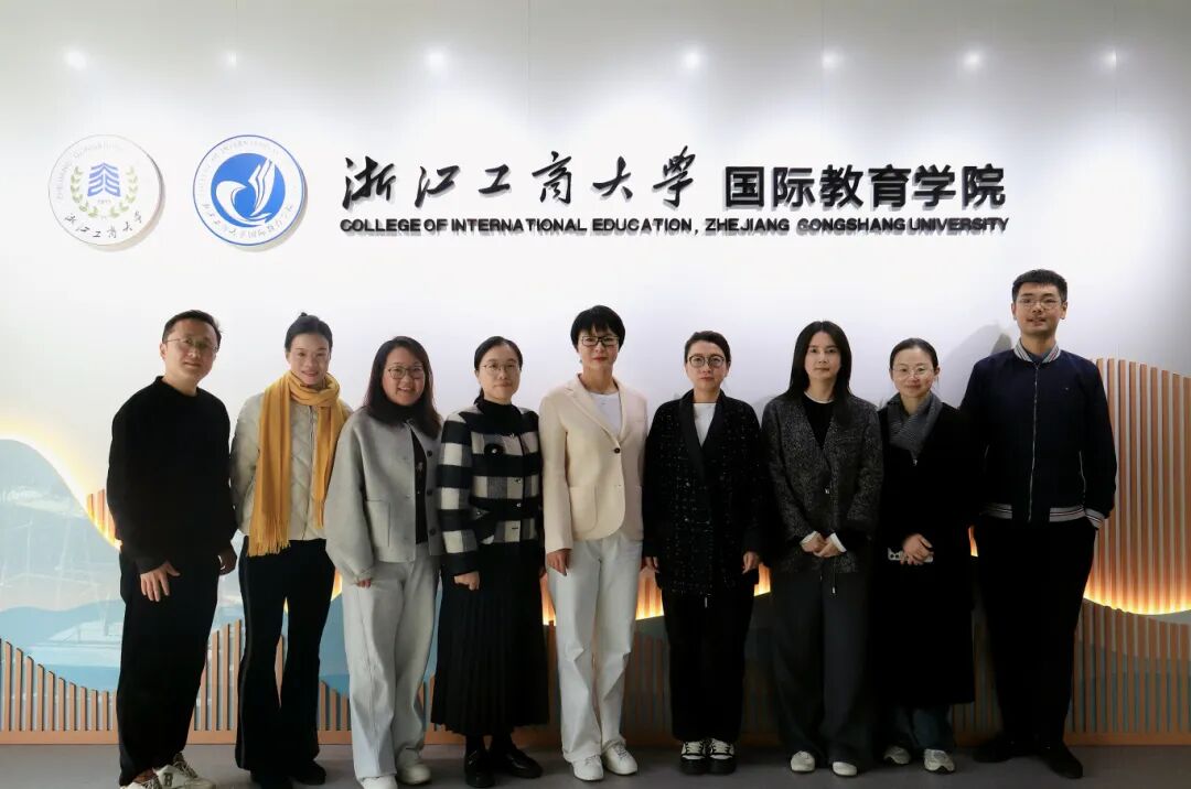 校园新闻About the School