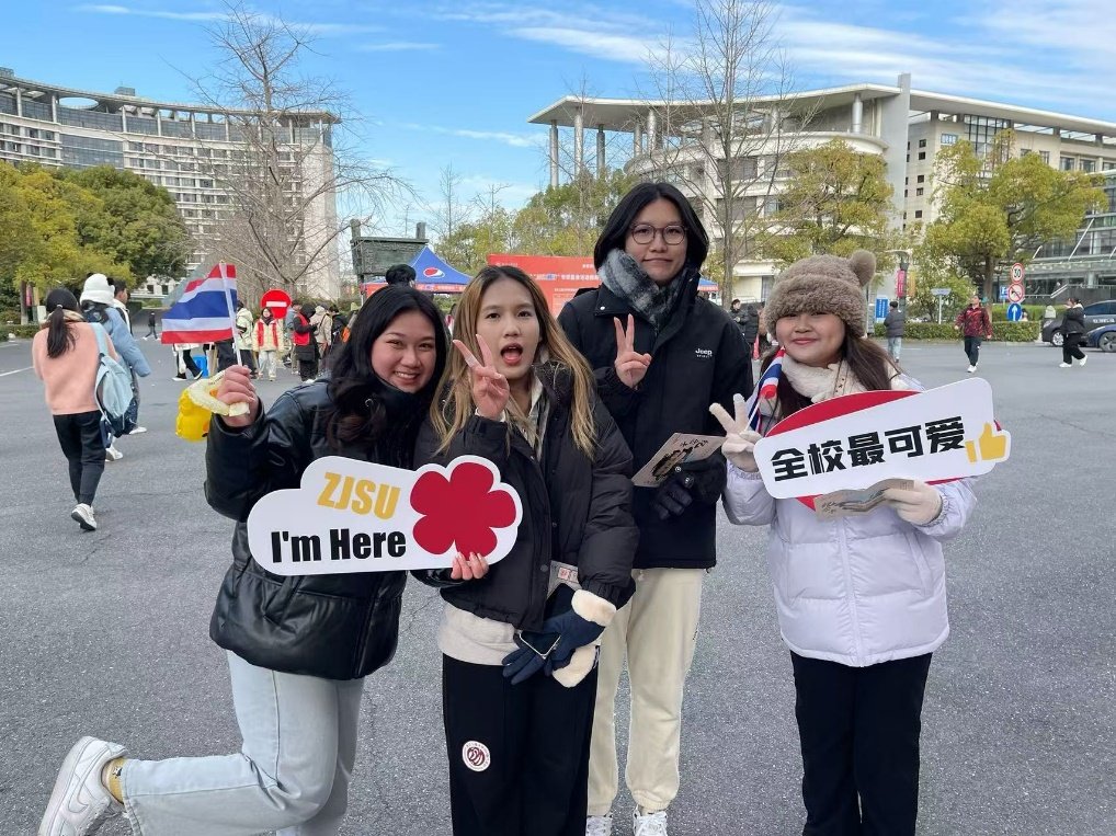 一位泰国女孩跨越山海