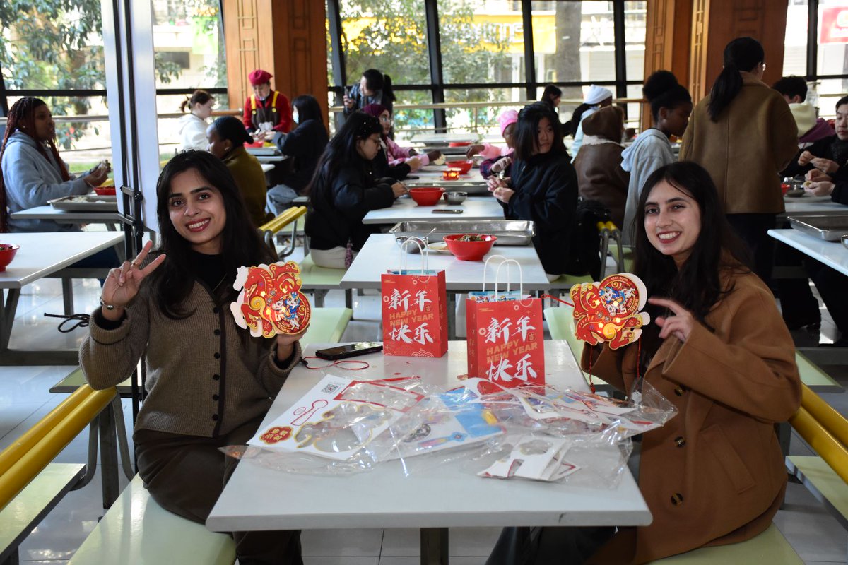 通知栏About the School