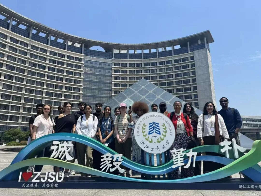 校园新闻About the School