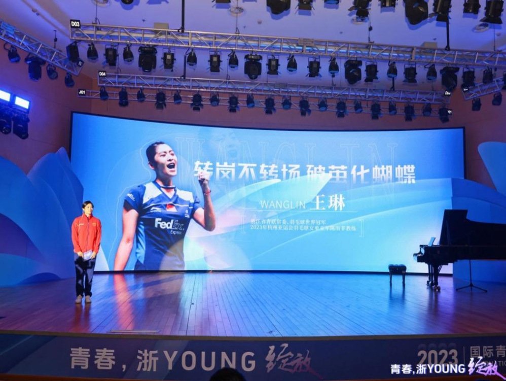 英皇体育网站手机版登录国际生参加了2