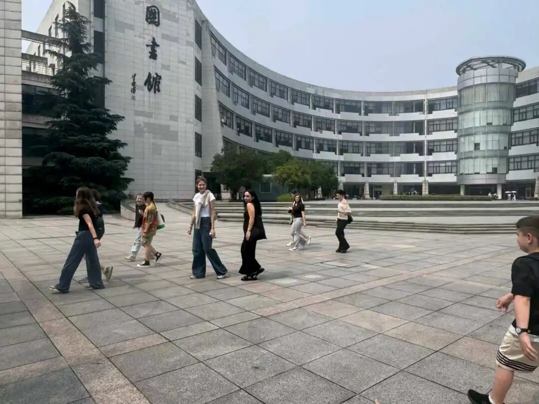 校园新闻About the School