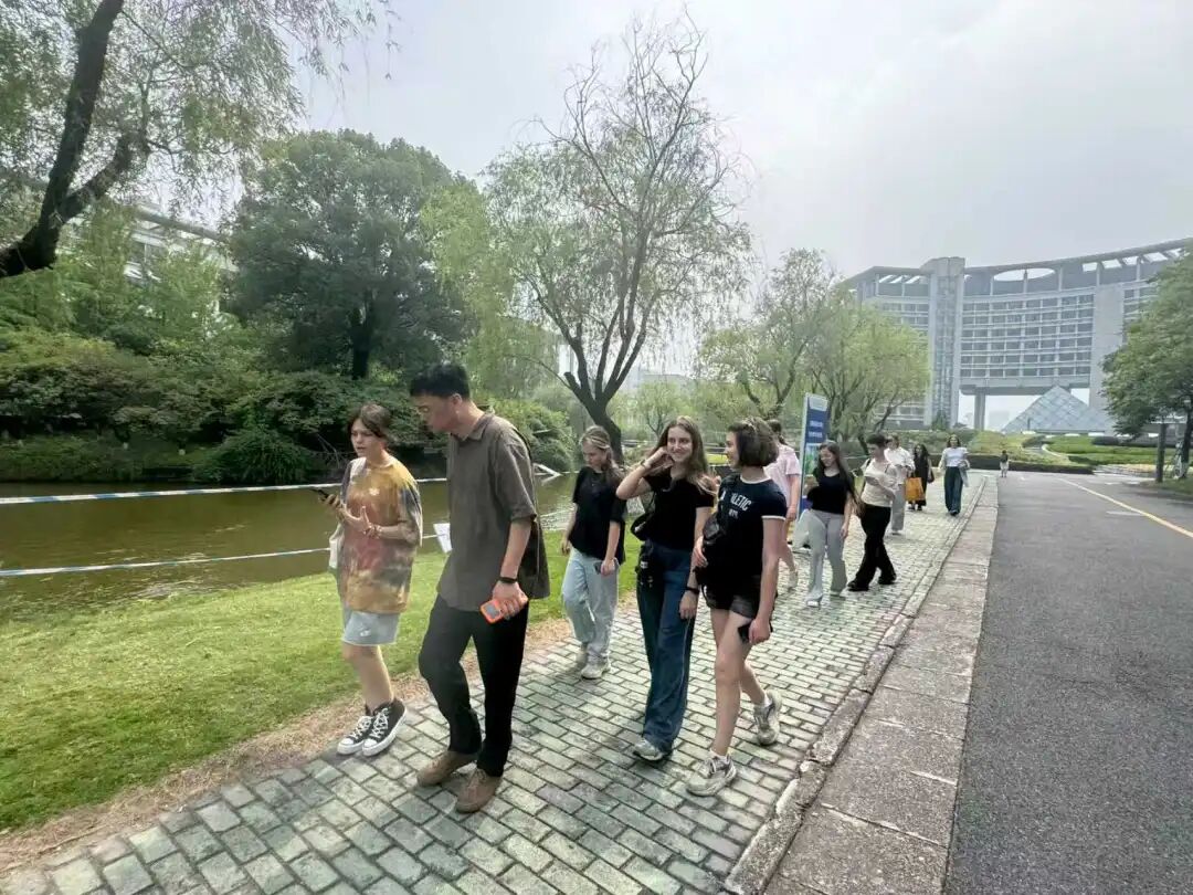 通知栏About the Schoo