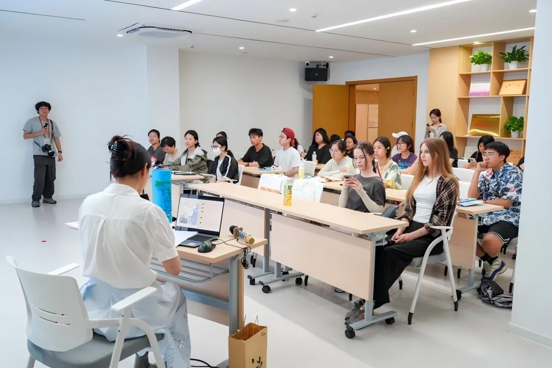 对照阅读由杭州良渚遗址管委会