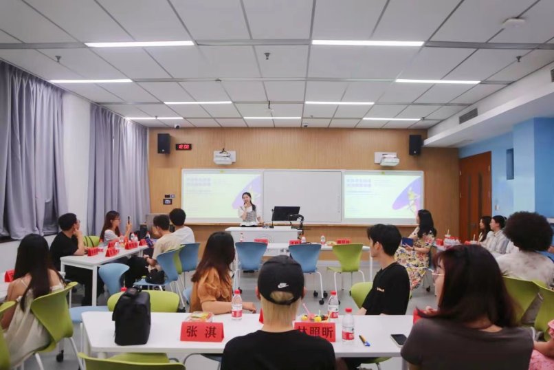 为搭建中外文化友谊的桥梁