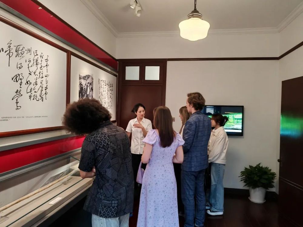 对照阅读与此同时双方将依托宪法英皇体