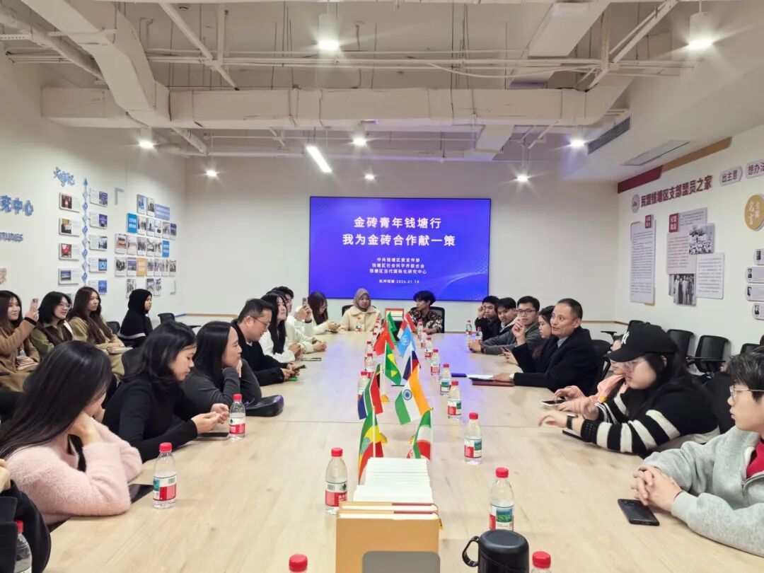 通知栏About the School
