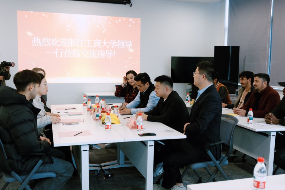 增强他们的实践能力和跨文化交流能力