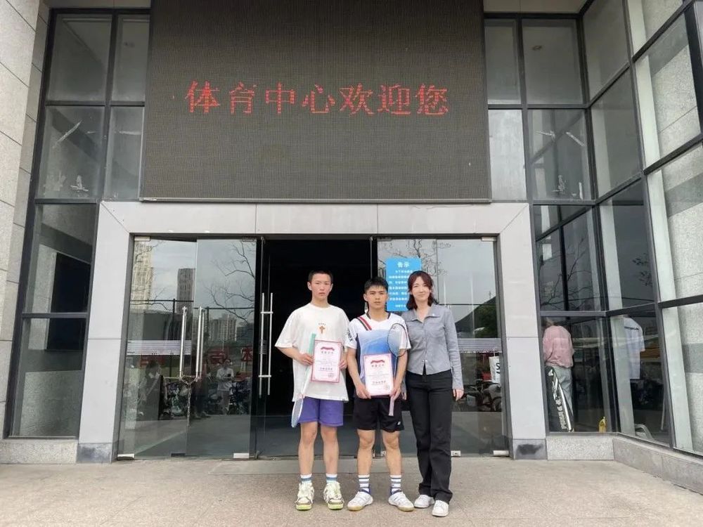 比赛分为初赛跟决赛