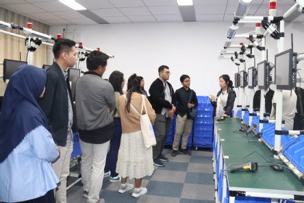 对照阅读裴蓓在欢迎致辞中表示