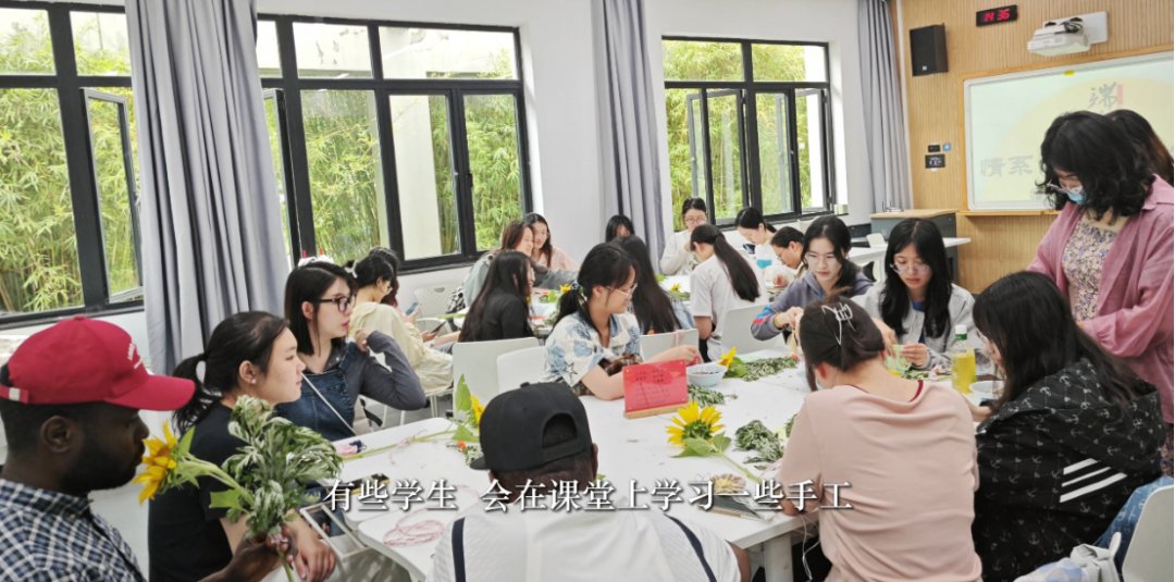 通知栏About the Schoo