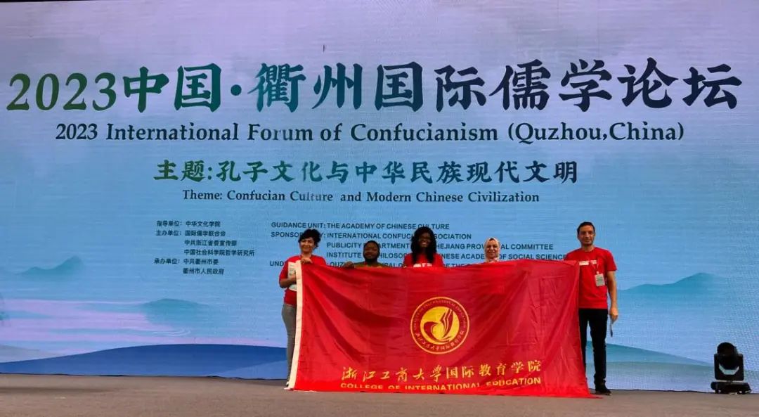 对照阅读国际生同学们通过参观打卡孔氏