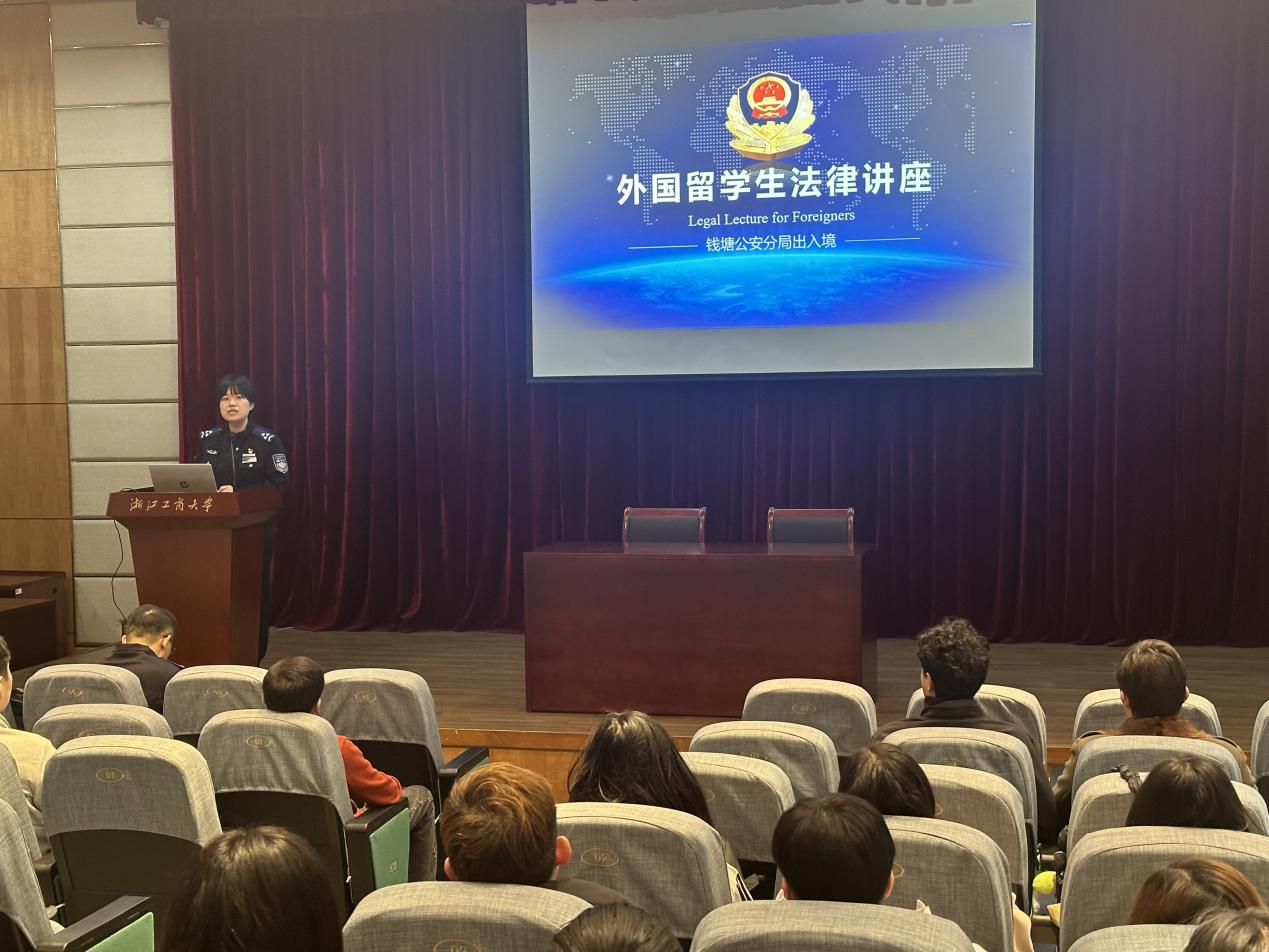 通知栏About the School