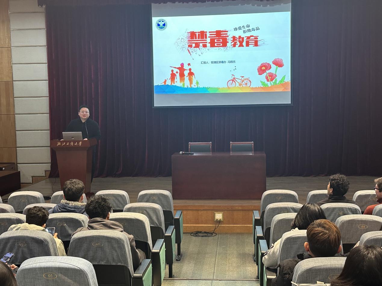 通知栏About the Schoo