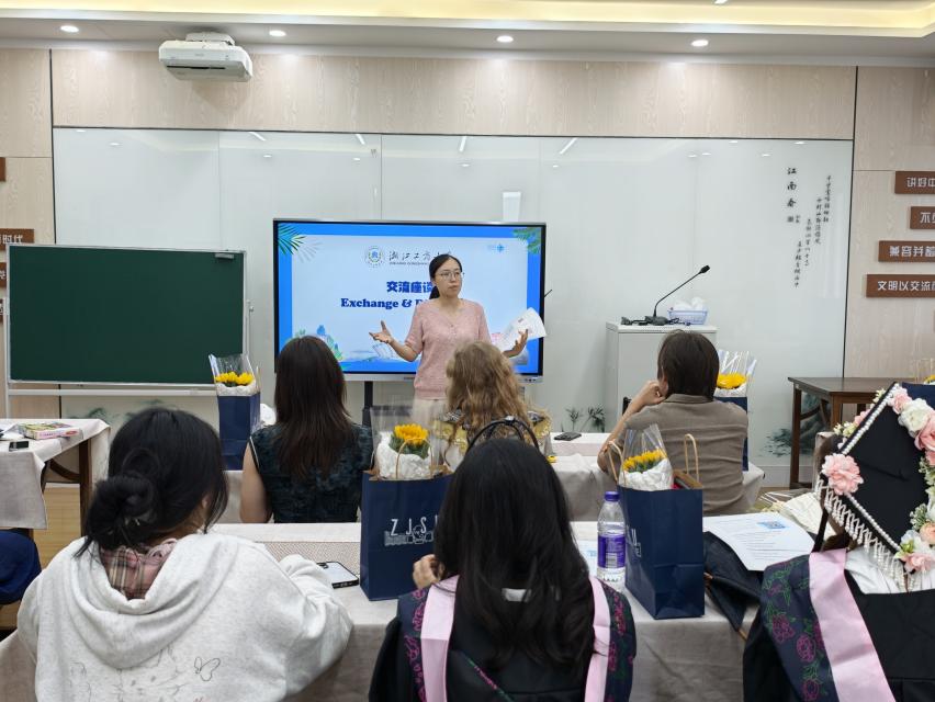 师生代表齐聚一堂