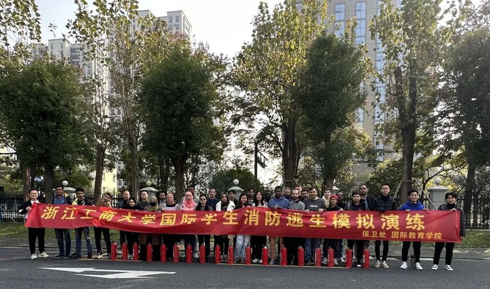 为了进一步提高国际生们消防安全意识以