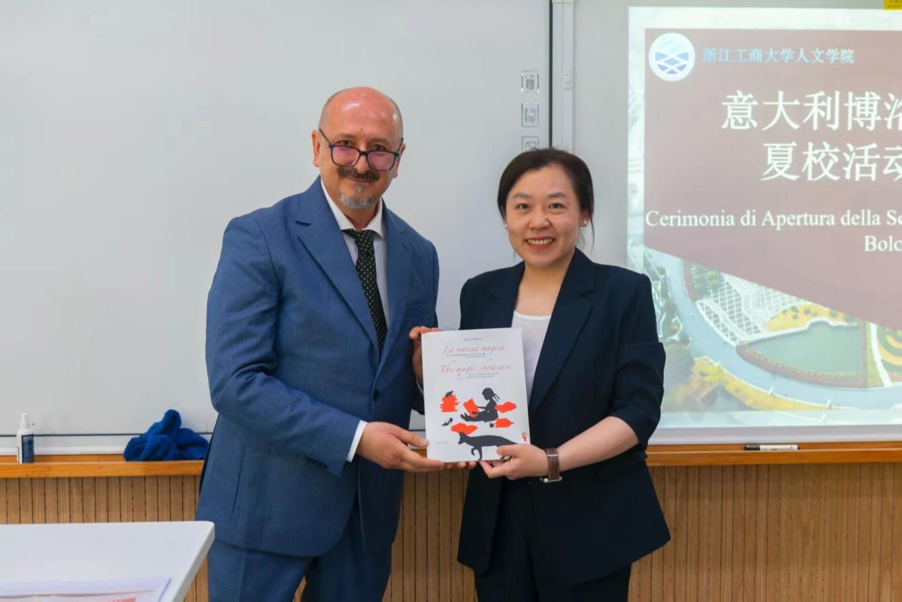 通知栏About the Schoo