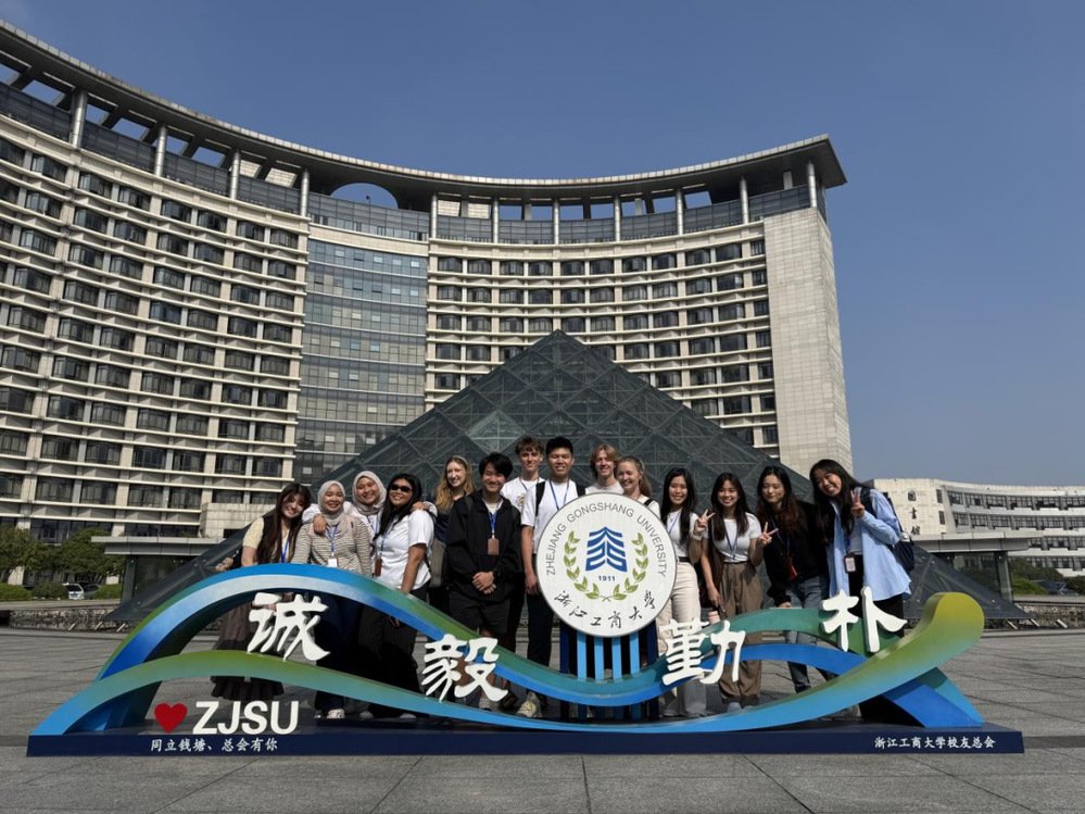 对照阅读这次文化交流活动旨在促进中新