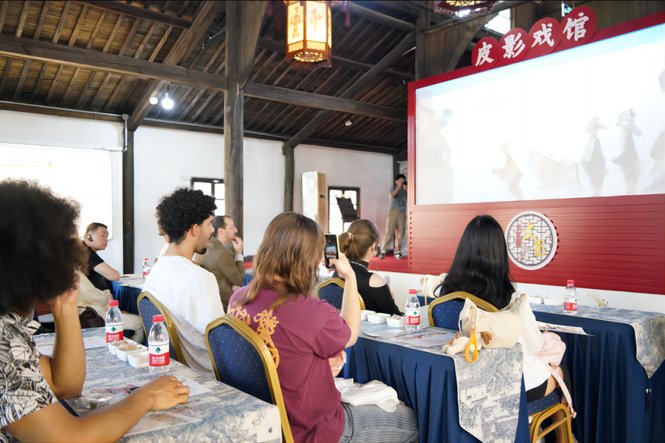 国际生们首先踏上了前往塘栖村的旅程