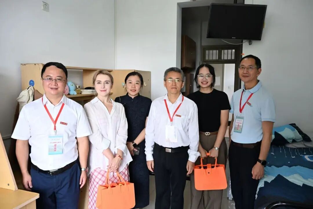 校园新闻About the School