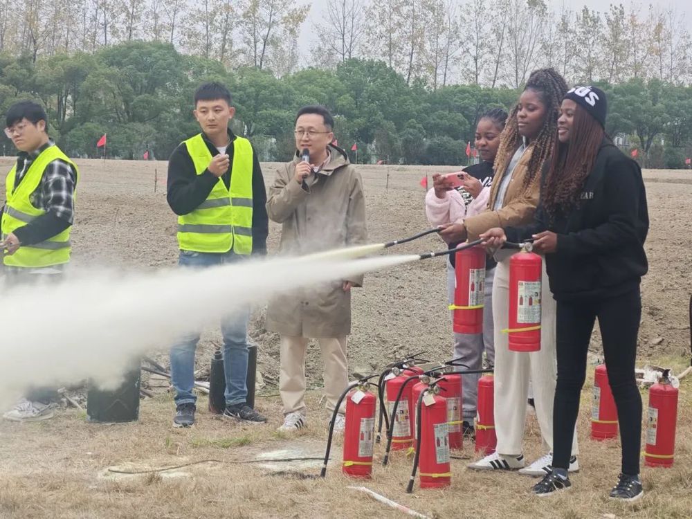 英皇体育最新版本安全访问联合校内各部