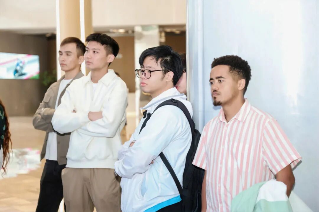 通知栏About the Schoo
