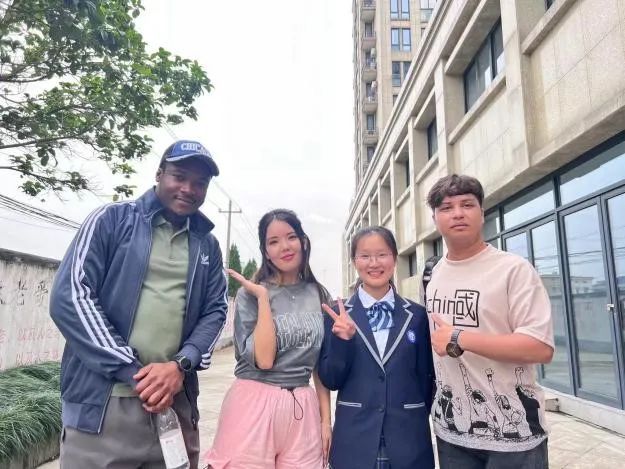 致力于用自己的能力帮助提高社区居民群