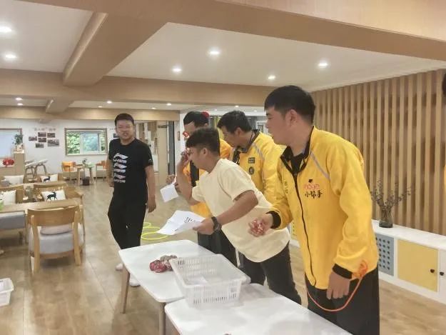 对照阅读他们怀着对亚运会的热爱和渴望