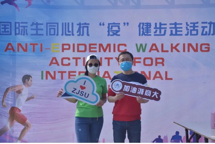 志愿者和工作人员全程佩戴口罩