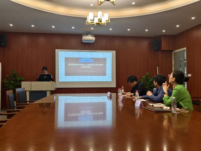 评委们对参赛英皇体育网站官网正规渠道