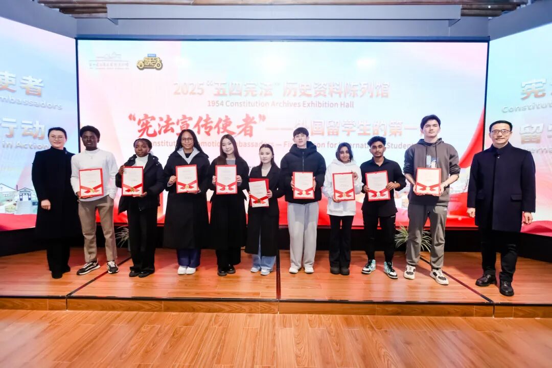 通知栏About the School