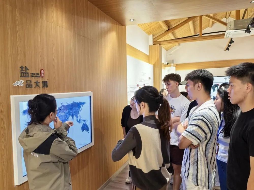 金融以及中国企业全球化等多个领域的深