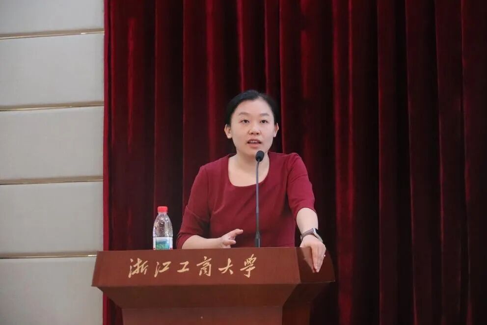 通知栏About the School