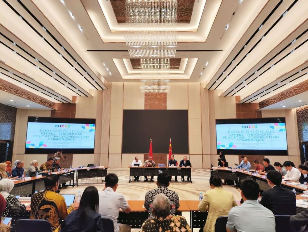 英皇体育网站注册就送招生代表团一行三