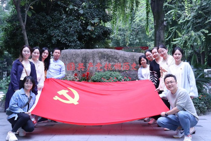 同时进一步提升党员的政治素养和思想觉